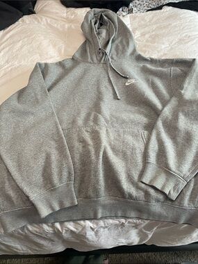 Nike Men’s Heather Gray Crewneck Hoodie